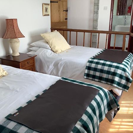 Bwthyn Cudd Bed & Breakfast เวสต์เบอรี ภายนอก รูปภาพ
