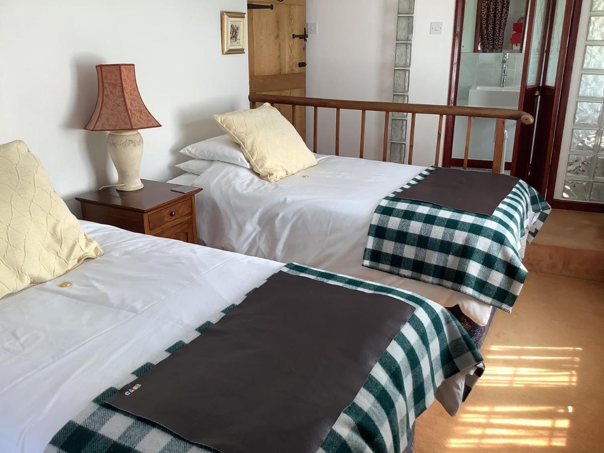 Bwthyn Cudd Bed & Breakfast เวสต์เบอรี ภายนอก รูปภาพ